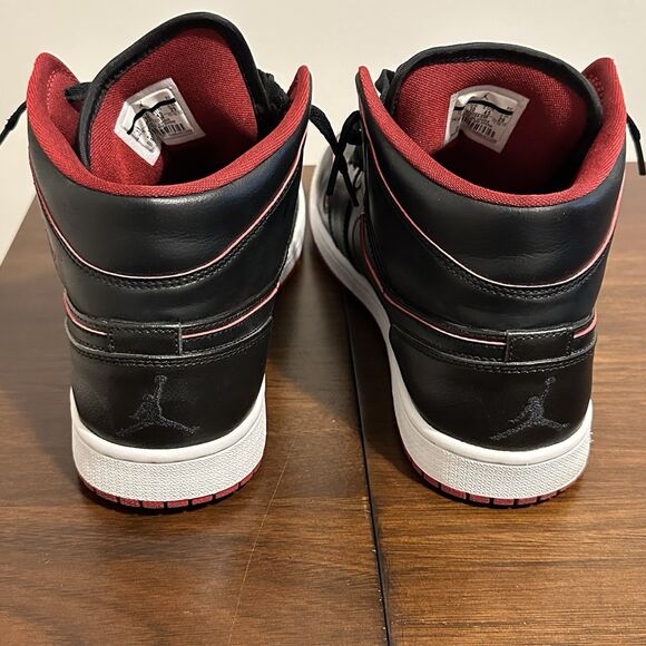 Nike Air Jordan 1 Retro 2015 Mid Black Red 554724-028 Men Size 11 - Picture 3 of 10